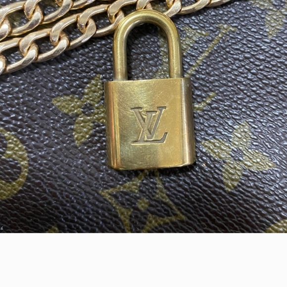 Louis vuitton lock with chain - Picture 4 of 7